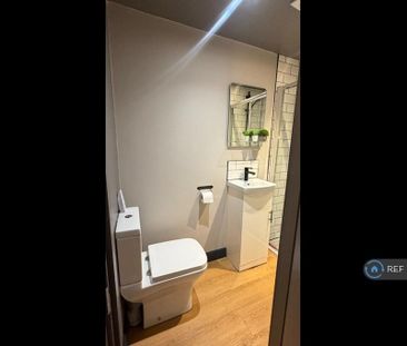 1 bedroom in a house share to rent - Photo 4