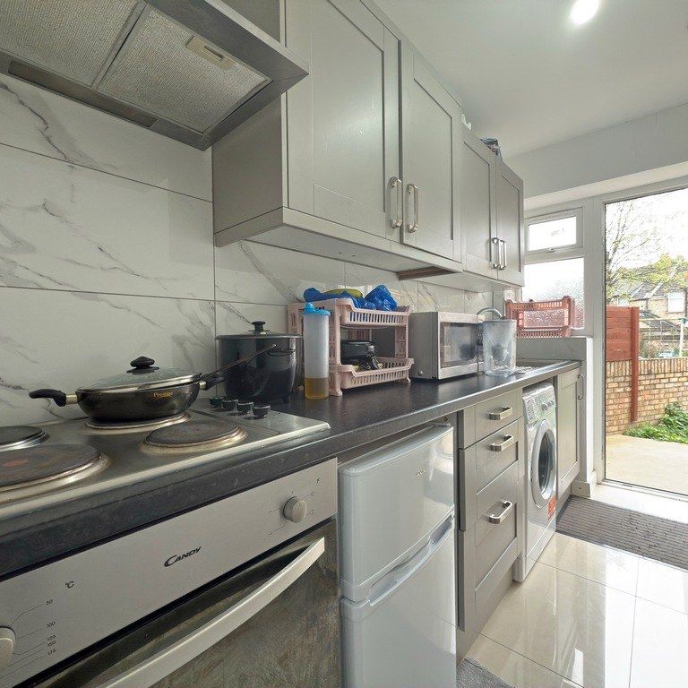 Maswell Park Road, TW3, Hounslow - Photo 1