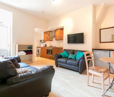 3 bedroom flat to rent - Photo 3