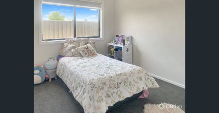 Elegant Family Living in Riverside Estate - Photo 4