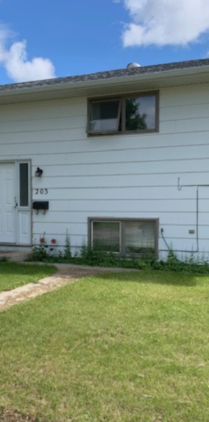 Large main floor suite in Sutherland - Photo 1