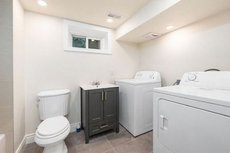 For Lease - 10 Holman Crescent Unit# Lower, Aurora, Ontario - Photo 3