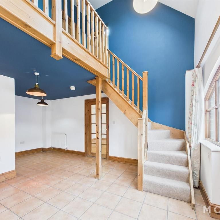 3 bedroom barn conversion to rent - Photo 1