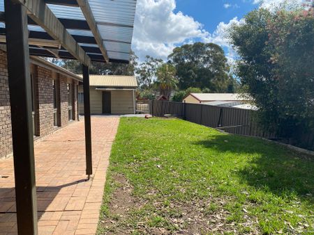 Five-Bedroom Home with Workshop & Double Garage - Photo 5