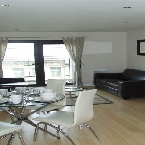 2 bedroom flat to rent - Photo 1