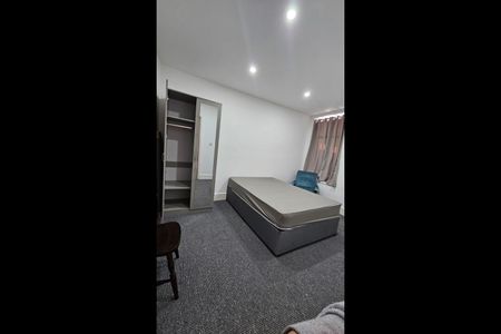 Room in a Shared House, Silverdale Avenue, L13 - Photo 3