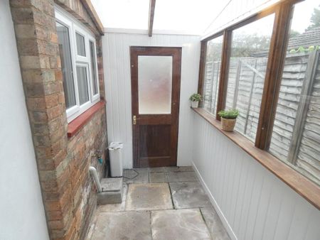 3 bedroom semi-detached house to rent - Photo 3