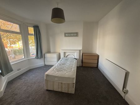 3 Bed Flat, Devonshire Road, E17 - Photo 4
