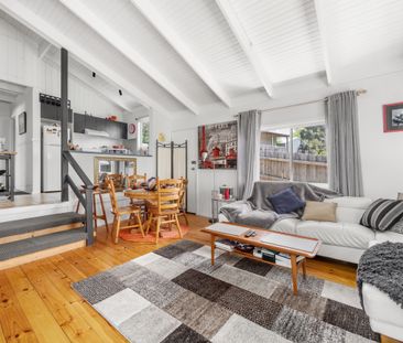 Quaint home located near primary school - Photo 1