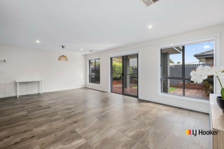 Fabulous 3 Bedroom Home With Solar Power - Photo 3