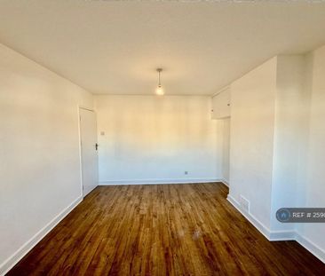 5 bedroom semi-detached house to rent - Photo 2