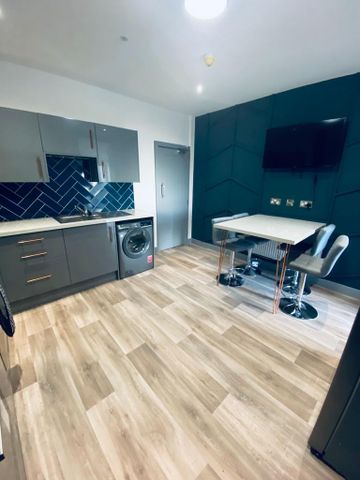 1 bedroom in a house share to rent - Photo 4