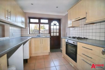 3 bedroom semi-detached house to rent - Photo 3