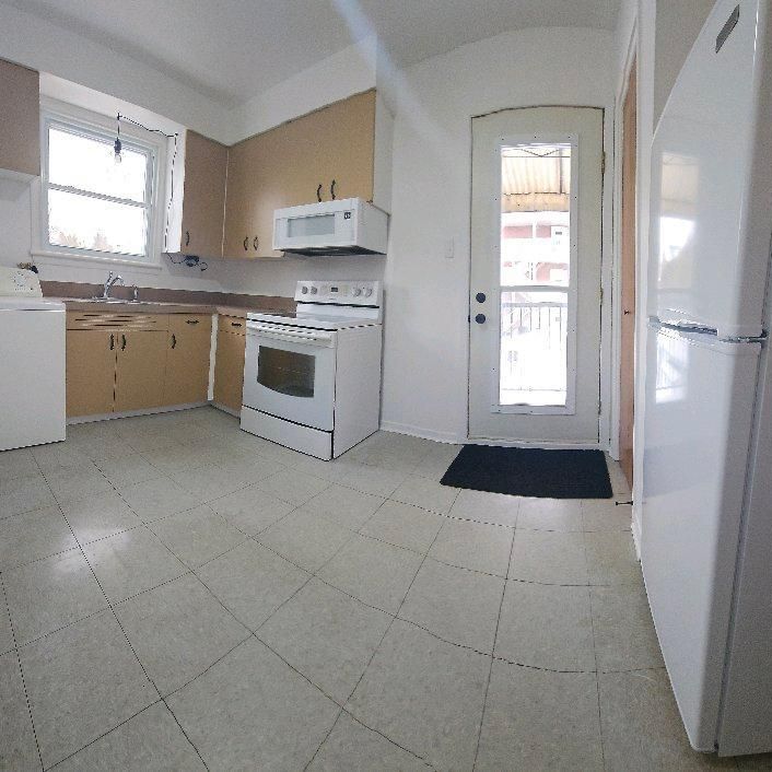 3-1/2 Université de Sherbrooke Électros Chauffé WI-FI - Photo 1