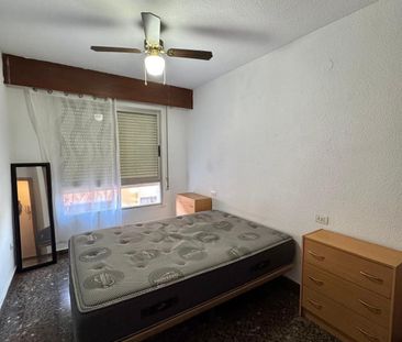 Piso de alquiler en Serpis, Ciutat Jardí - Photo 1