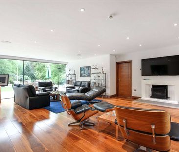 An impressive detached family home situated within an AONB and Gree... - Photo 5