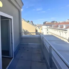 5-Zimmer-Dachgeschosswohnung beim Bennoplatz - VIDEO verfügbar! - Photo 2