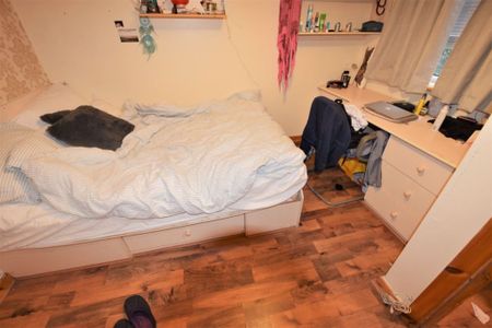 5 bedroom Flat in Brudenell Road, Leeds - Photo 5