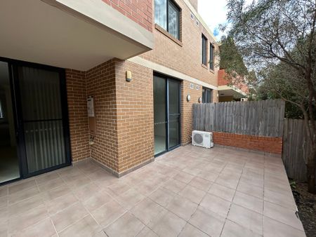 Spacious Two Bedroom Apartment With large Outdoor Area - Photo 3