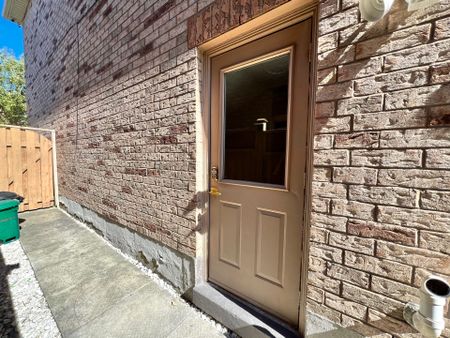 For Lease - 18 Macbride Crescent, Vaughan, Ontario - Photo 3