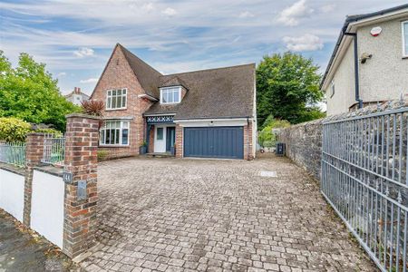 4 bedroom detached house to rent - Photo 3