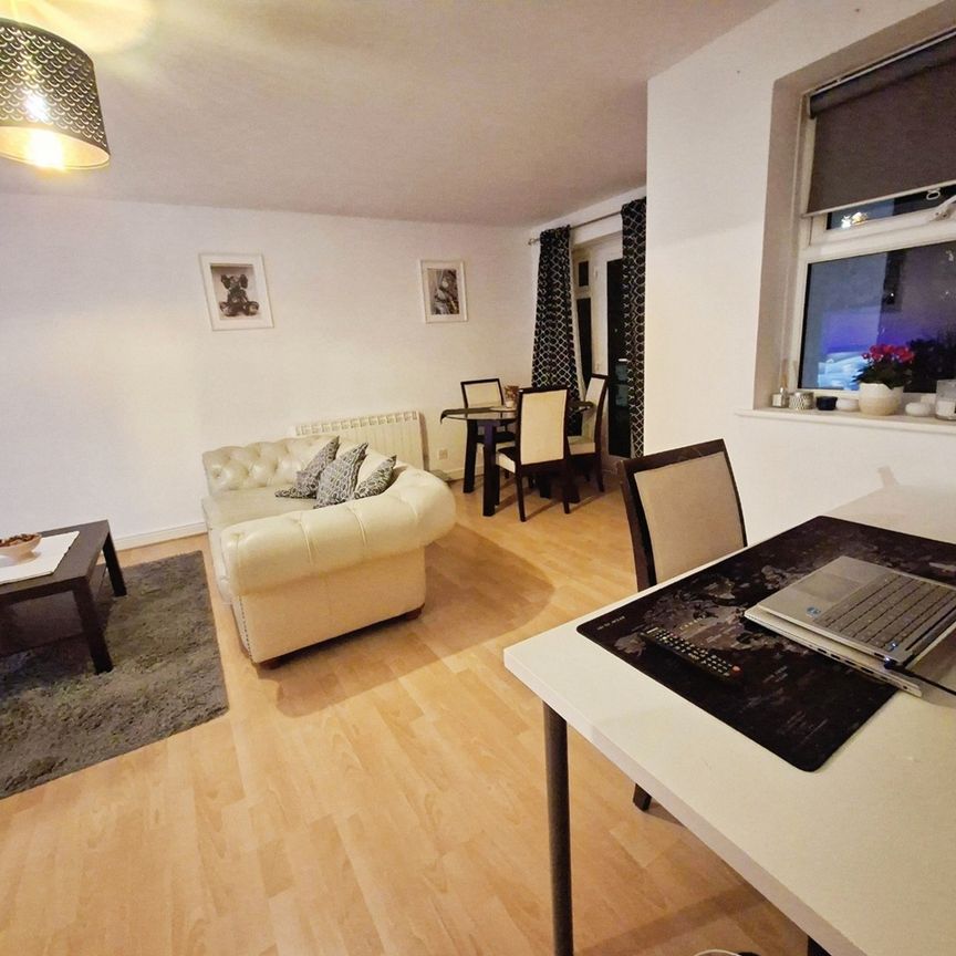 Room in a Shared Flat, Corbidge Court, SE8 - Photo 1