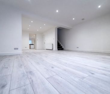 Room in a Shared House, Capstone Road, BR1 - Photo 1
