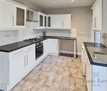 3 bedroom semi-detached house to rent - Photo 2