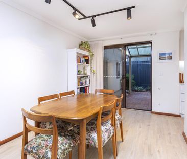 BEAUTIFUL TOWNHOUSE - Photo 5