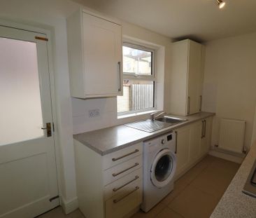 2 bedroom terraced house to rent - Photo 4