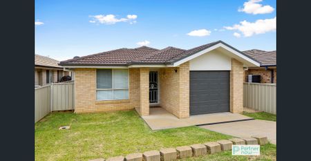 Modern Four-Bedroom Family Home in Oxley Vale - Photo 5