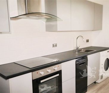 Farnham Road, Guildford, Surrey, GU2 4JN - Photo 3