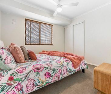 SPACIOUS THREE BEDROOM PLUS STUDY HOME - GREAT LOCATION - Photo 2