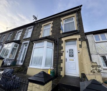 3 bedroom end of terrace house to rent - Photo 2