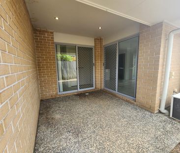 CABOOLTURE - COZY & HOMELY - Photo 3