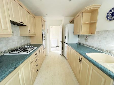 Spring Lane, Bexhill-on-Sea, East Sussex - Photo 3