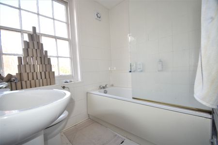 4 bedroom terraced house to rent - Photo 5