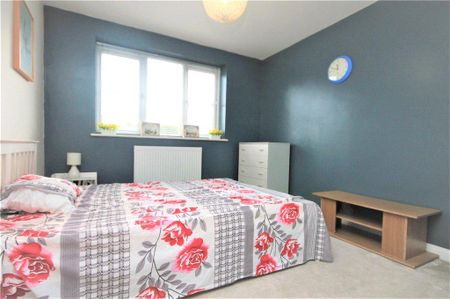 1 bedroom in a house share to rent - Photo 2