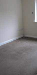 3 bed Town House - To Let - Photo 4