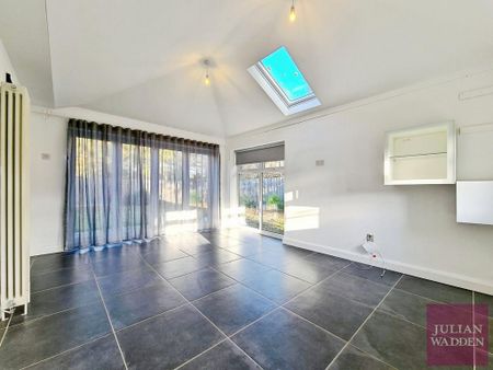 4 bedroom detached house to rent - Photo 2