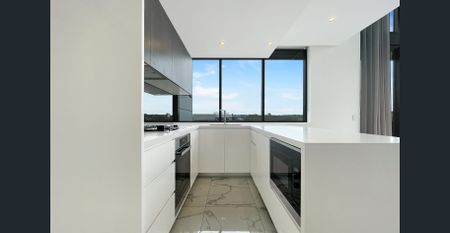 Double story, 2-bedroom apartment with expanding views - Photo 3