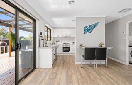 Mooroolbark - Photo 2