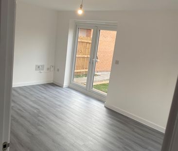 3 Bed Detached House, Mirpur Close, CV6 - Photo 1