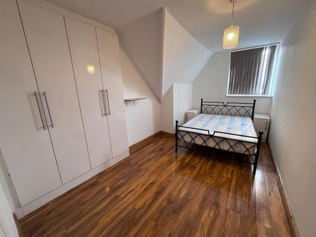 3 bedroom apartment to rent - Photo 2