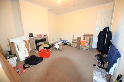 3 bedroom House in Whingate Avenue, Leeds - Photo 2