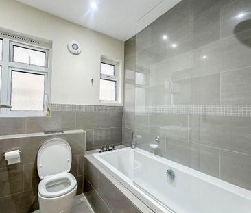 4 bedroom detached house to rent - Photo 6