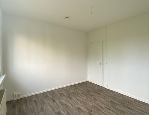 3-Raum Whg. mit umgebauter Küche/Fenster sowie HWR - Photo 1