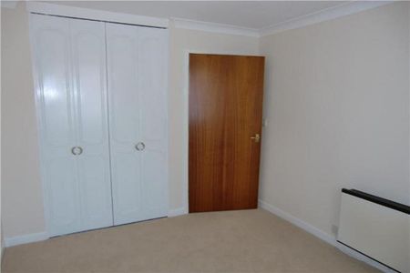 1 bedroom retirement property to rent - Photo 4