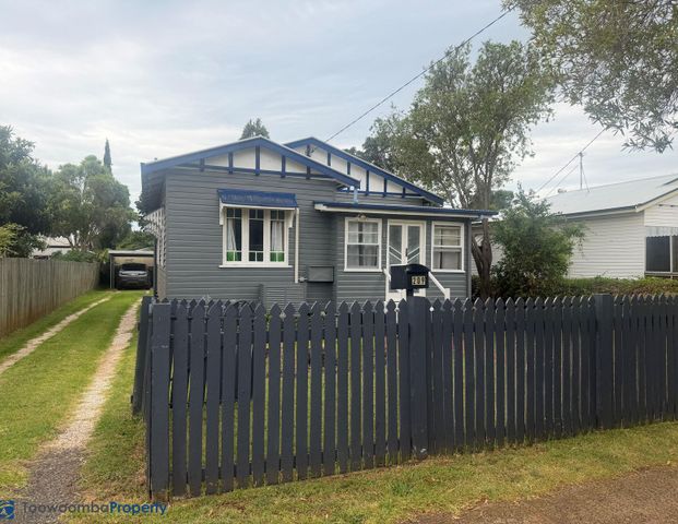 Character, Comfort and Timeless Appeal - Photo 1