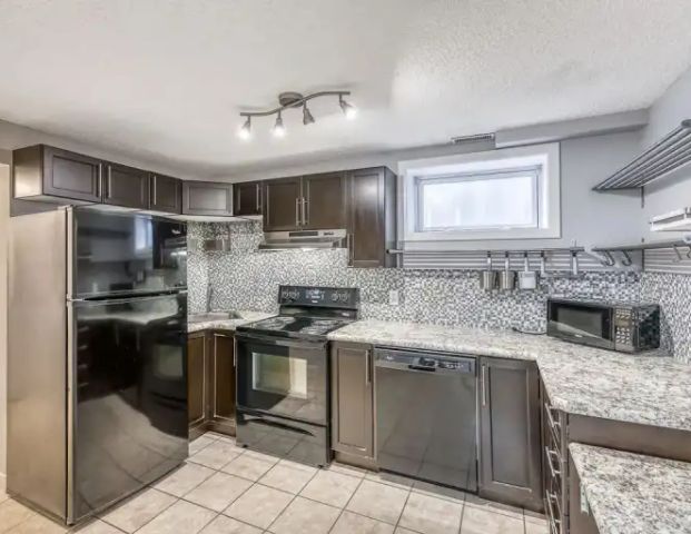 Fantastic Legal Suite in the Desirable Community of Erlton! | 49 25 Avenue Southwest, Calgary - Photo 1